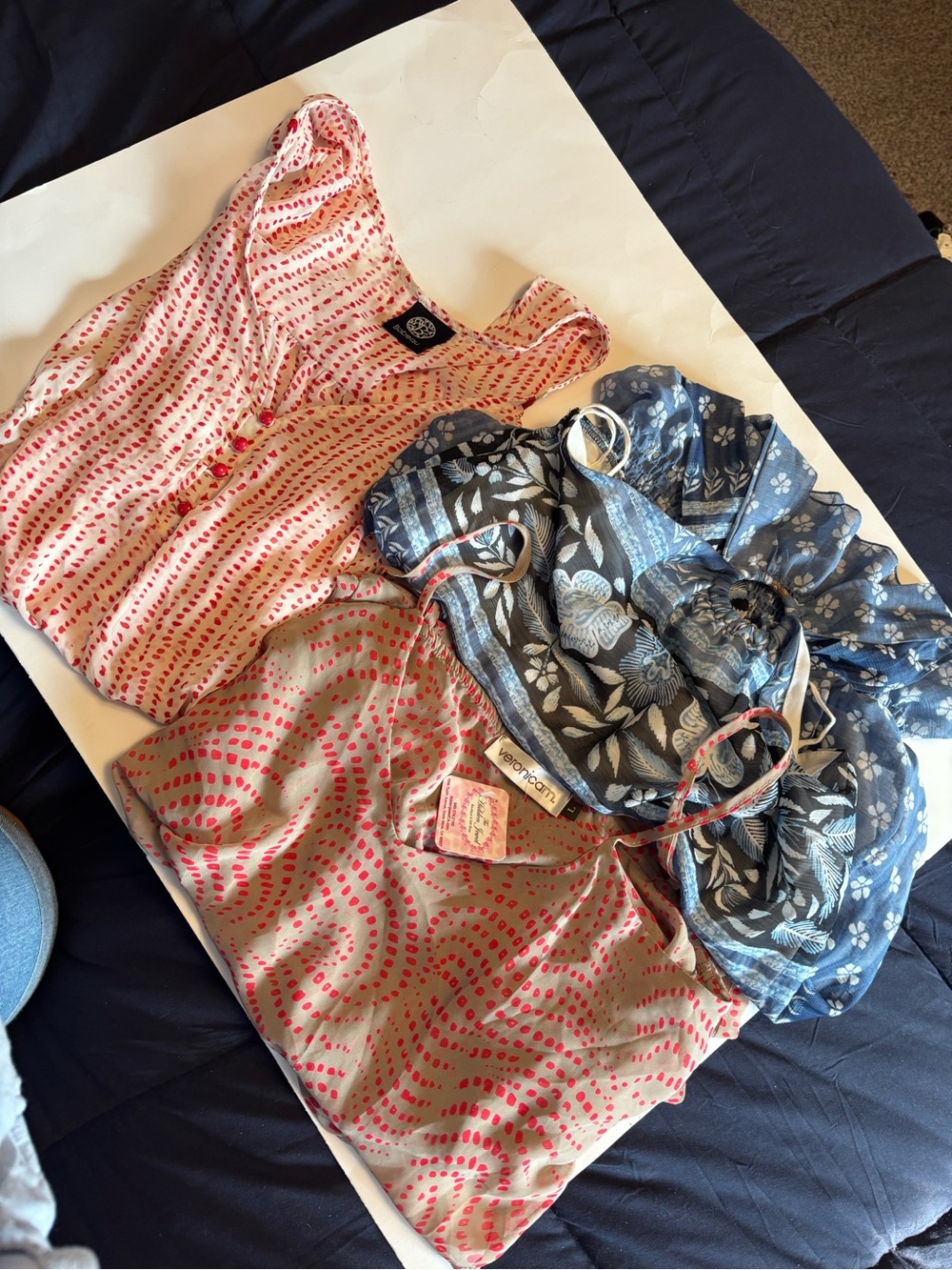 Bundle 3 pretty summer tops all like new
One w tags